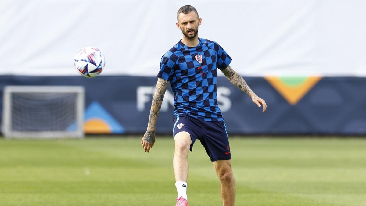 Brozovic diincar Al Nassr dan Barcelona. Foto: REUTERS/PIROSCHKA VAN DE WOUW