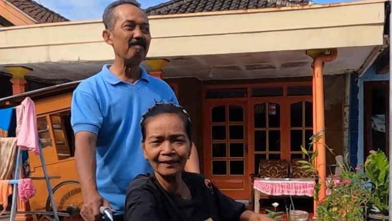 Mari Bantu Maryani, Disabilitas Penambal Ban yang Tak Lelah Berjuang