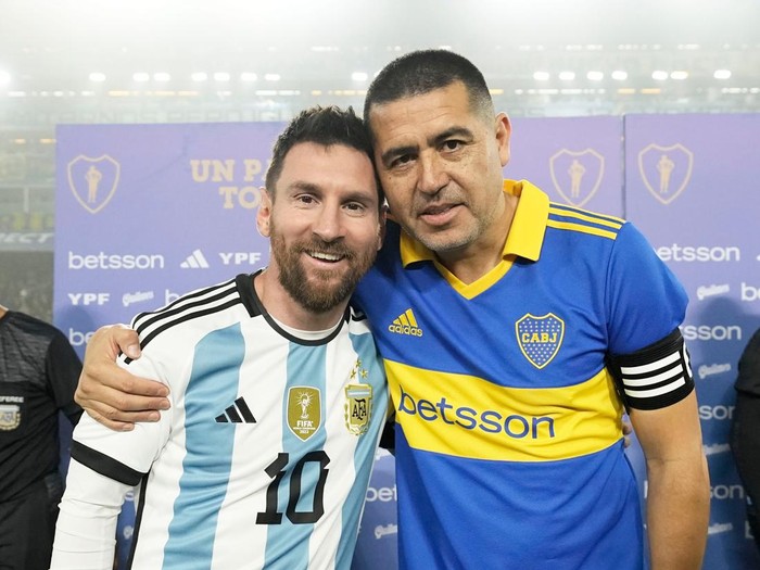 Messi, Riquelme