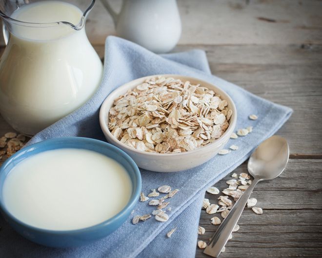 5 Perbedaan Oat Milk dan Almond Milk, Mana yang Lebih Sehat?