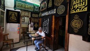 Penyulam Mesir Ini Turun-temurun Membuat Replika Kiswah
