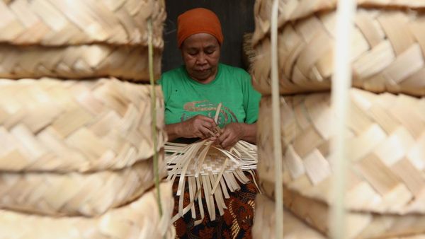 Potret Perajin Besek Kebanjiran Pesanan Jelang Idul Adha