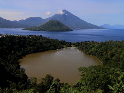 Pesona Memukau Danau Laguna dengan Panorama Pulau Tidore