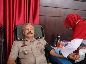 Momen Ratusan Polisi di Indramayu Sumbang Darah ke PMI