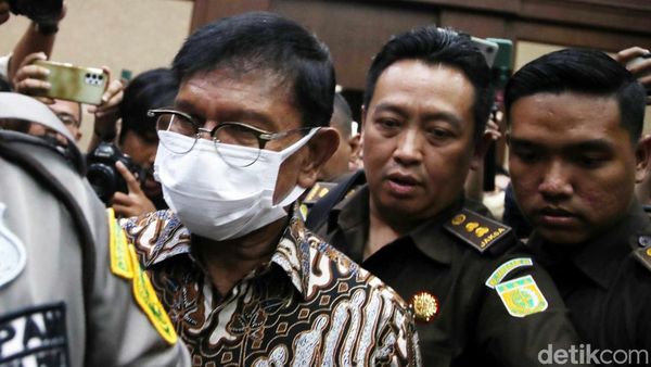 Rugikan Negara Rp 8 T, Johnny G Plate Jalani Sidang Perdana