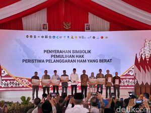 Jokowi Serahkan Pemulihan Hak Korban Pelanggaran HAM Berat Masa Lalu di Aceh Jokowi Serahkan Pemulihan Hak Korban Pelanggaran HAM Berat Masa Lalu di Aceh