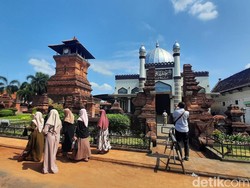 Momen Liburan, Peziarah ke Makam Sunan Kudus Meningkat
