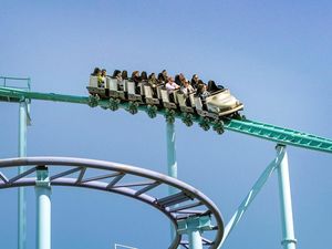 Kisah Asmara Wanita dengan Roller Coaster