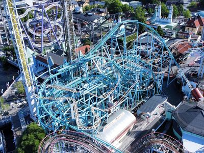 Foto-foto Roller Coaster Maut yang Tewaskan 1 Orang-9 Luka di Swedia