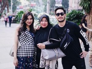 7 Potret Kebersamaan Syahnaz dengan Mertuanya yang Jarang Disorot