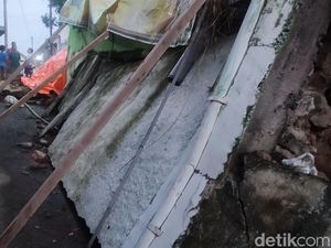 Talut di Wonodri Semarang Longsor, Akses Sejumlah Warga Tertutup Talut di Wonodri Semarang Longsor, Akses Sejumlah Warga Tertutup