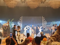 Apiknya Kolaborasi Barong Bali dan Tari Tango Asal Argentina