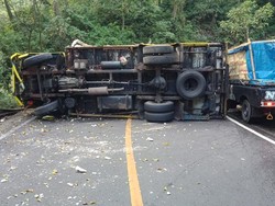 Truk Terguling di Gumitir, Jalur Banyuwangi-Jember Sempat Macet 10 Km