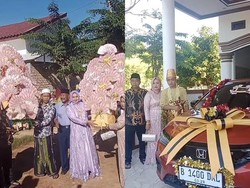 Viral Pernikahan Sultan Madura Seserahan Buket Uang Raksasa hingga BPKB Mobil