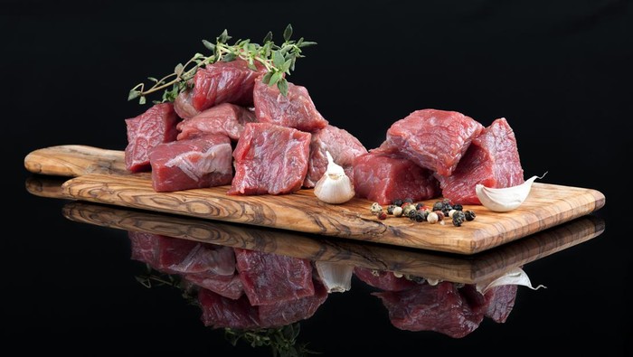 154925734 Red meat with reflection on black background. makan kambing