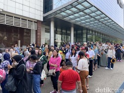 Antrean Pintu Masuk Jakarta Fair 2023 Mengular di Momen Libur Idul Adha