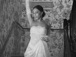 Wanita Pakai Gaun Pengantin Tembus Pandang Jadi Kontroversi, Mengaku Demi Anak