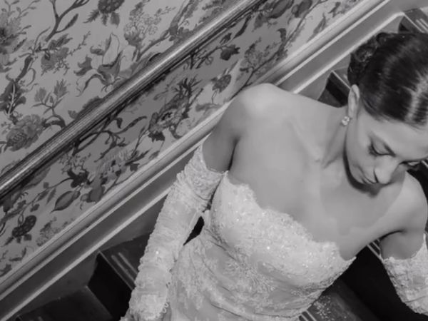 8 Foto Pengantin Pakai Gaun Transparan Mengundang Hujatan, Mengaku demi Anak