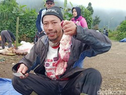 Semringahnya Asrori, Buruh Tani di Krajan Akhirnya Bisa Kurban Tahun Ini