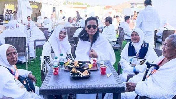 Deretan Artis yang Berangkat Haji