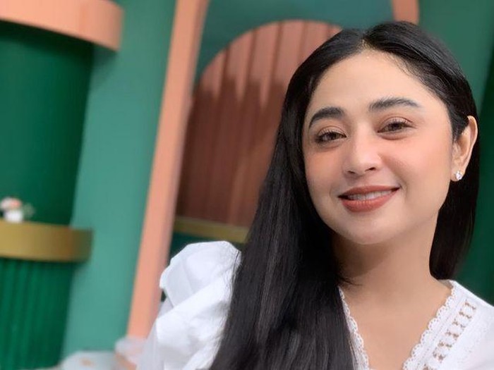 Dewi Perssik