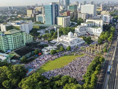 Foto Udara Salat Idul Adha Muhammadiyah di Masjid Agung Al Azhar Jakarta