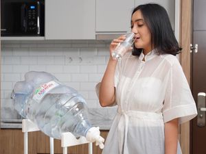 Kebaikan Minum Air yang Cukup untuk Bumil, Berapa Sih Kebutuhannya?