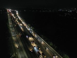Contraflow Km 65-47 Tol Cikampek Arah Jakarta Selesai Diberlakukan Contraflow Km 65-47 Tol Cikampek Arah Jakarta Selesai Diberlakukan
