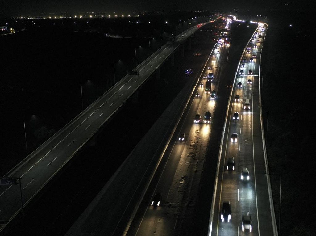 Terkini! Tol Japek Ramai Lancar Terkini! Tol Japek Ramai Lancar