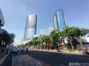 Sejumlah Ruas Jalan Kota Surabaya Lengang Saat Libur Idul Adha Sejumlah Ruas Jalan Kota Surabaya Lengang Saat Libur Idul Adha