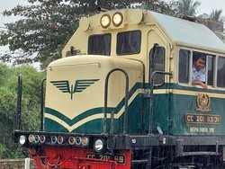 KA Sritanjung Ganti Lokomotif Usai Sambar Mobilio di Banyuwangi