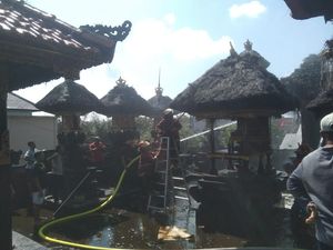 7 Palinggih Merajan Gede di Denpasar Terbakar, Kerugian Rp 350 Juta 7 Palinggih Merajan Gede di Denpasar Terbakar, Kerugian Rp 350 Juta