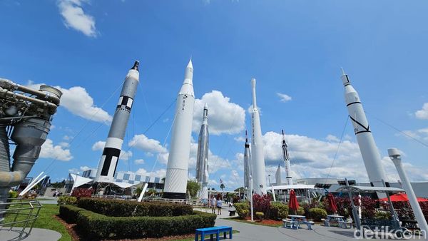 Merasakan Pengalaman Jadi Astronaut di Kennedy Space Center