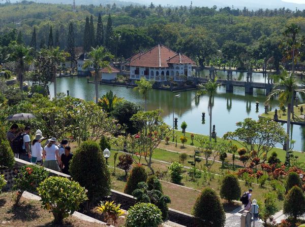 Mengisi Liburan di Taman Soekasada Ujung Bali, Asri Banget