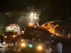 Truk Pertamina dan Tronton Terlibat Laka Lantas, Minyak Luber ke Jalan