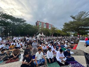 Salat Idul Adha di Makassar, Warga Muhammadiyah Penuhi Anjungan Pantai Losari Salat Idul Adha di Makassar, Warga Muhammadiyah Penuhi Anjungan Pantai Losari