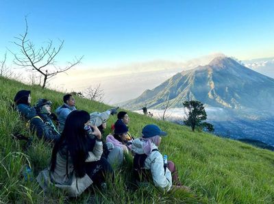 Menikmati Indahnya Panorama Merbabu di Ketinggian 3.142 mdpl