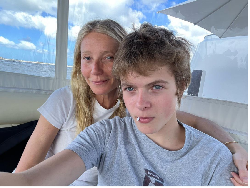 Putra Gwyneth Paltrow Beranjak Dewasa, Dipuji Makin Mirip Chris Martin