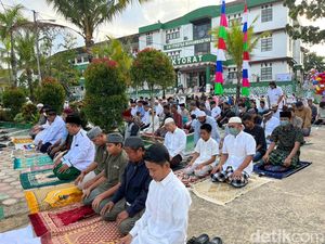 Jemaah Muhammadiyah Sorong Salat Idul Adha di Kampus Unamin Jemaah Muhammadiyah Sorong Salat Idul Adha di Kampus Unamin