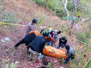 Terungkap Identitas Mayat Penuh Luka Bacok di Pantai Tampora Situbondo Terungkap Identitas Mayat Penuh Luka Bacok di Pantai Tampora Situbondo