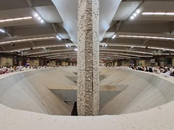 Penampakan Ribuan Jemaah Arminareka Lempar 3 Jumrah