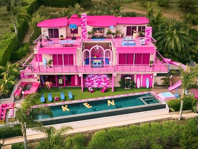 Serba Pink! Rumah Impian ala Barbie di Malibu Ini Disewakan Gratis