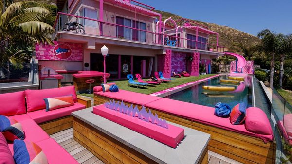 Potret Gemasnya Rumah Barbie yang Serba Pink!