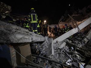 Sisa-sisa Serangan Rudal Rusia yang Menghantam Kramatorsk Ukraina Sisa-sisa Serangan Rudal Rusia yang Menghantam Kramatorsk Ukraina