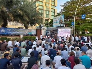 PP Muhammadiyah Gelar Salat Idul Adha 1444 H, Jemaah Penuhi Trotoar-Jalan