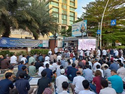 PP Muhammadiyah Gelar Salat Idul Adha 1444 H, Jemaah Penuhi Trotoar-Jalan