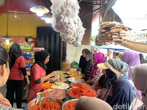 H-1 Idul Adha, Bumbu Kari-Rendang Paling Banyak Diburu Pembeli di Medan H-1 Idul Adha, Bumbu Kari-Rendang Paling Banyak Diburu Pembeli di Medan