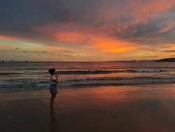 Sunset Magis di Ao Nang, Langitnya Berwarna Jingga-Magenta