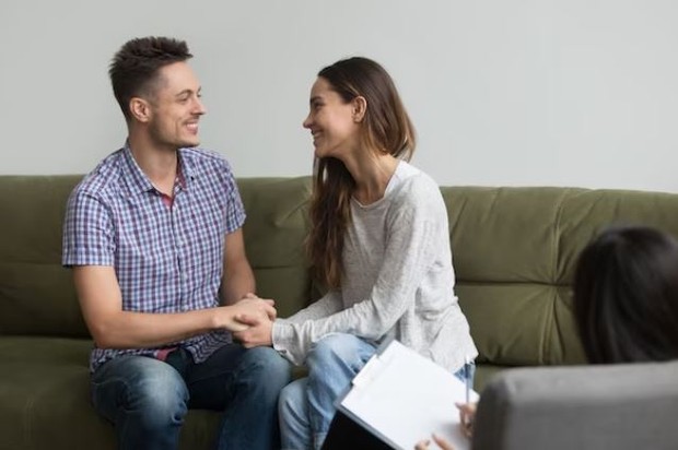 Tanya perasaan dan kebutuhan pasangan. foto freepik.com: yanalya