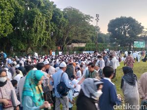 Gelar Salat Id Hari Ini, Warga Muhammadiyah di Bandung Padati Lapangan Lodaya